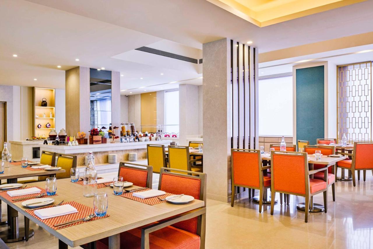 Vivanta Sg Highway होटल 5*