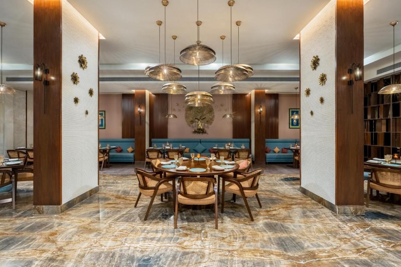 Vivanta Sg Highway होटल