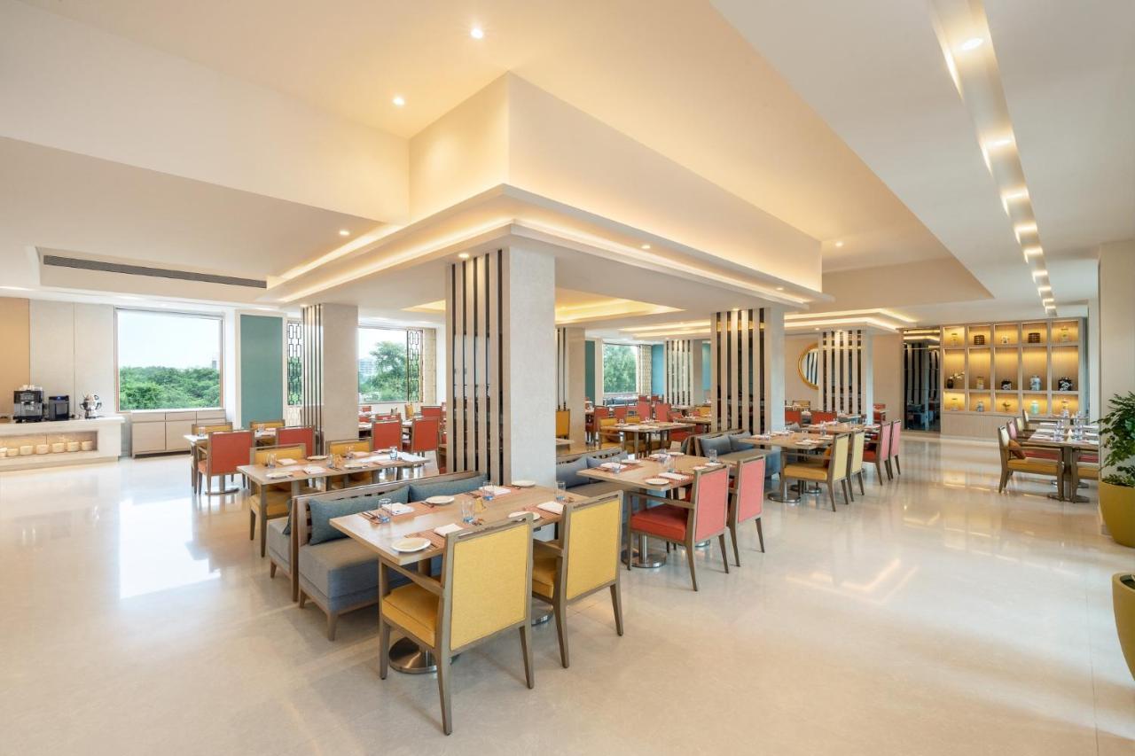 होटल Vivanta Sg Highway Ahmedabad